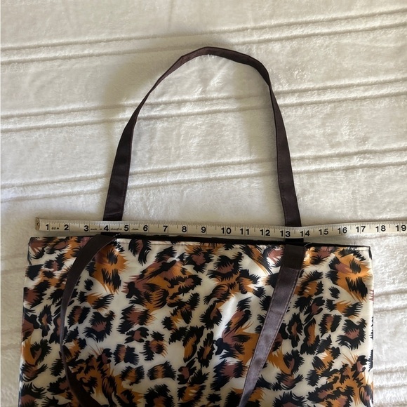 NWOT Large Tote bag Animal Print Womens With Accessory Zipper Bag - Picture 13 of 15